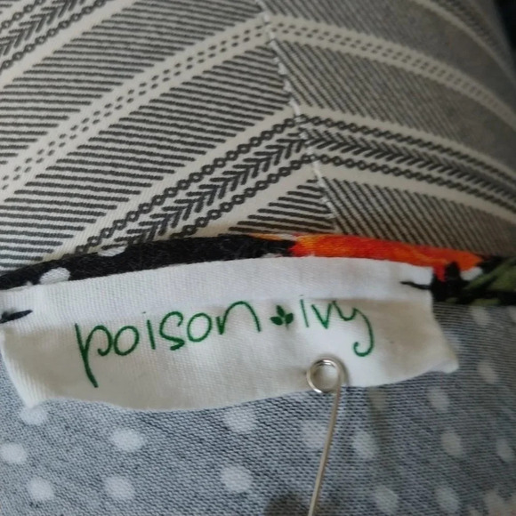 Poison Ivy Scoop V-Neck Floral/Polka Dot Shirt, S - Picture 6 of 6